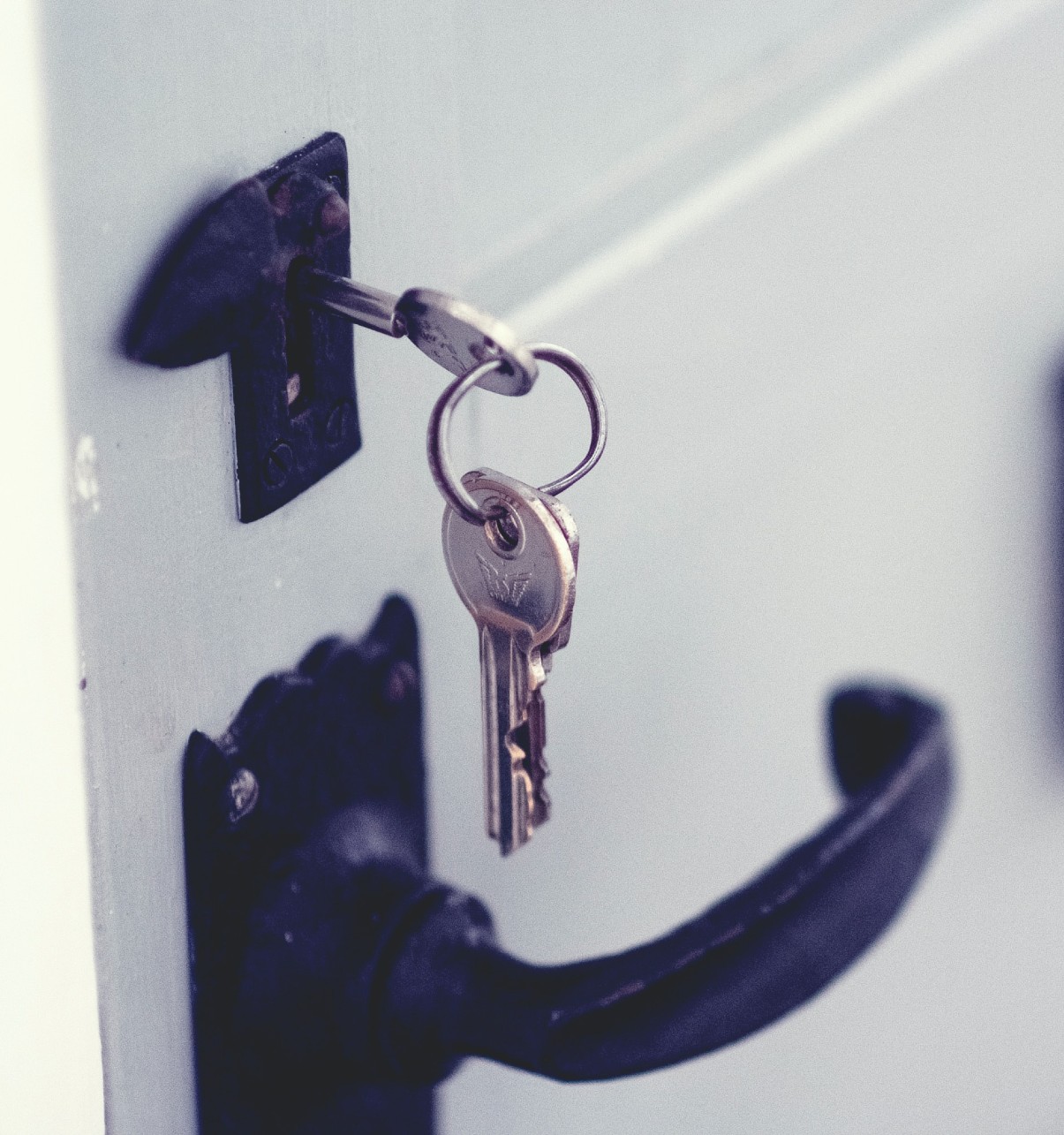 keys door knob